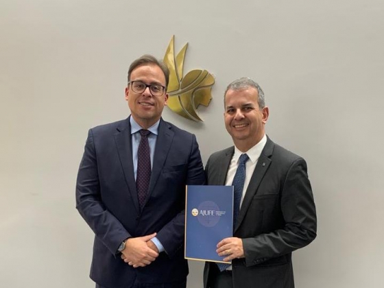 25676EB4 721F 4060 846C 7FD05D6BA77B