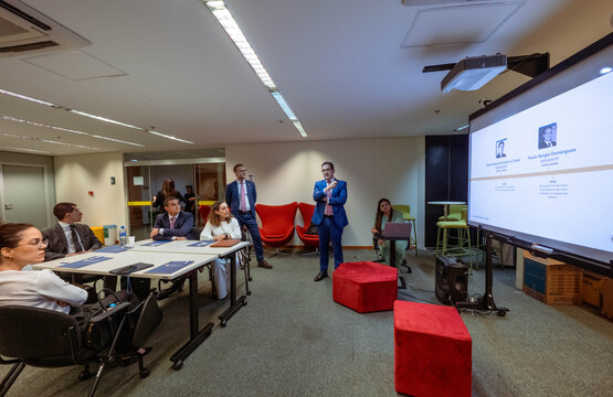 Visita de representantes da AJUFE aos magistrados da Formação Inicial.Juiz Federal Ilan Presser (Secretário-Geral Enfam)Caio Castagine Marinho (Presidente AJUFE)Carlos Geraldo Teixeira (Vice-Presidente da 6ª Região)Ana Lya Ferraz da Gama Ferreira (Secretária-Geral AJUFE)Créditos: Paula Carrubba/Enfam